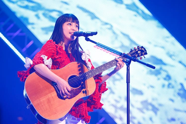 Miwa オーディエンスの 光 に包まれた4度目の日本武道館公演 ライブレポート 音楽ナタリー Miwa オーディエンスの 光 に包まれた4度目の日本武道館公演 ライブレポート 音楽ナタリー