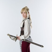 前島亜美扮するフラン。