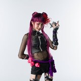 大野未来扮する女。