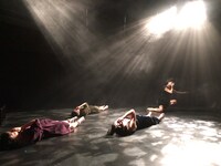 2018年2月上演のモモンガ・コンプレックス「ウォールフラワーズ。」より。