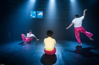 2018年2月上演のモモンガ・コンプレックス「勘違いの庭。」より。（photo by bozzo）