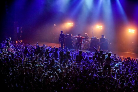 MONOEYESのライブの様子。（Photo by Viola Kam [V'z Twinkle]）