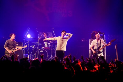 Supper Momentのライブの様子。（Photo by Viola Kam [V'z Twinkle]）