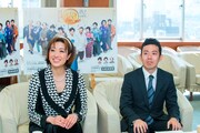 左から北翔海莉、藤山扇治郎。