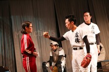 Mrs.fictions再演公演「再生ミセスフィクションズ2」より。（撮影：赤坂久美）