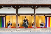 「十代目 松本幸四郎 襲名記念 奉納舞台 上賀茂神社 Supported by AGF『煎』」より。