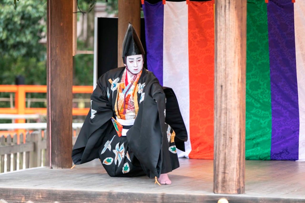 松本幸四郎が京都・上賀茂神社で奉納舞台「三番叟」を披露