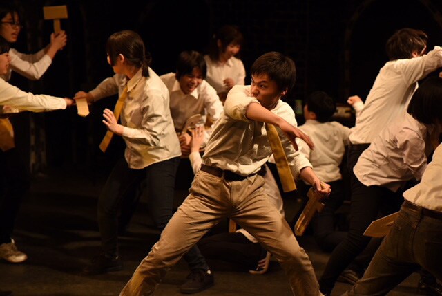 弦巻楽団 演技研究講座「舞台に立つ」成果発表公演「コリオレイナス」より。（撮影：たねだもとき）