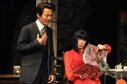 劇団青年座 第231回公演「砂塵のニケ」より。（撮影：坂本正郁）