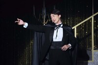 NHK総合「LIFE! ～人生に捧げるコント～」より井上芳雄。（写真提供：NHK）