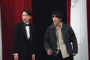 NHK総合「LIFE! ～人生に捧げるコント～」より左から井上芳雄、田中直樹。（写真提供：NHK）