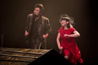 愛知県芸術劇場・SPAC（静岡県舞台芸術センター）共同企画「寿歌」より。(c)羽鳥直志