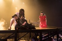 愛知県芸術劇場・SPAC（静岡県舞台芸術センター）共同企画「寿歌」より。(c)羽鳥直志