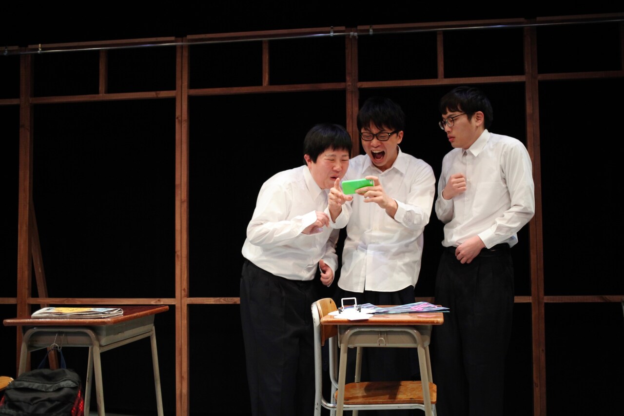 4人の男子高生が結ぶ友情の形、ロロいつ高「いつだって窓際でぼくたち」開幕