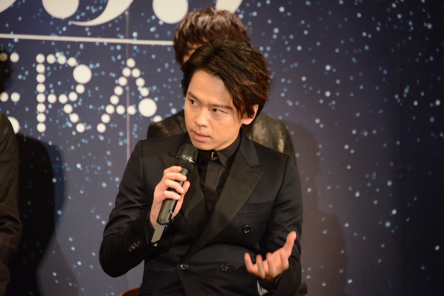 中川晃教