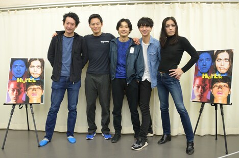 左から谷賢一、伊藤祐輝、古河耕史、細田善彦、ROLLY。