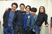 左から谷賢一、伊藤祐輝、古河耕史、細田善彦、ROLLY。