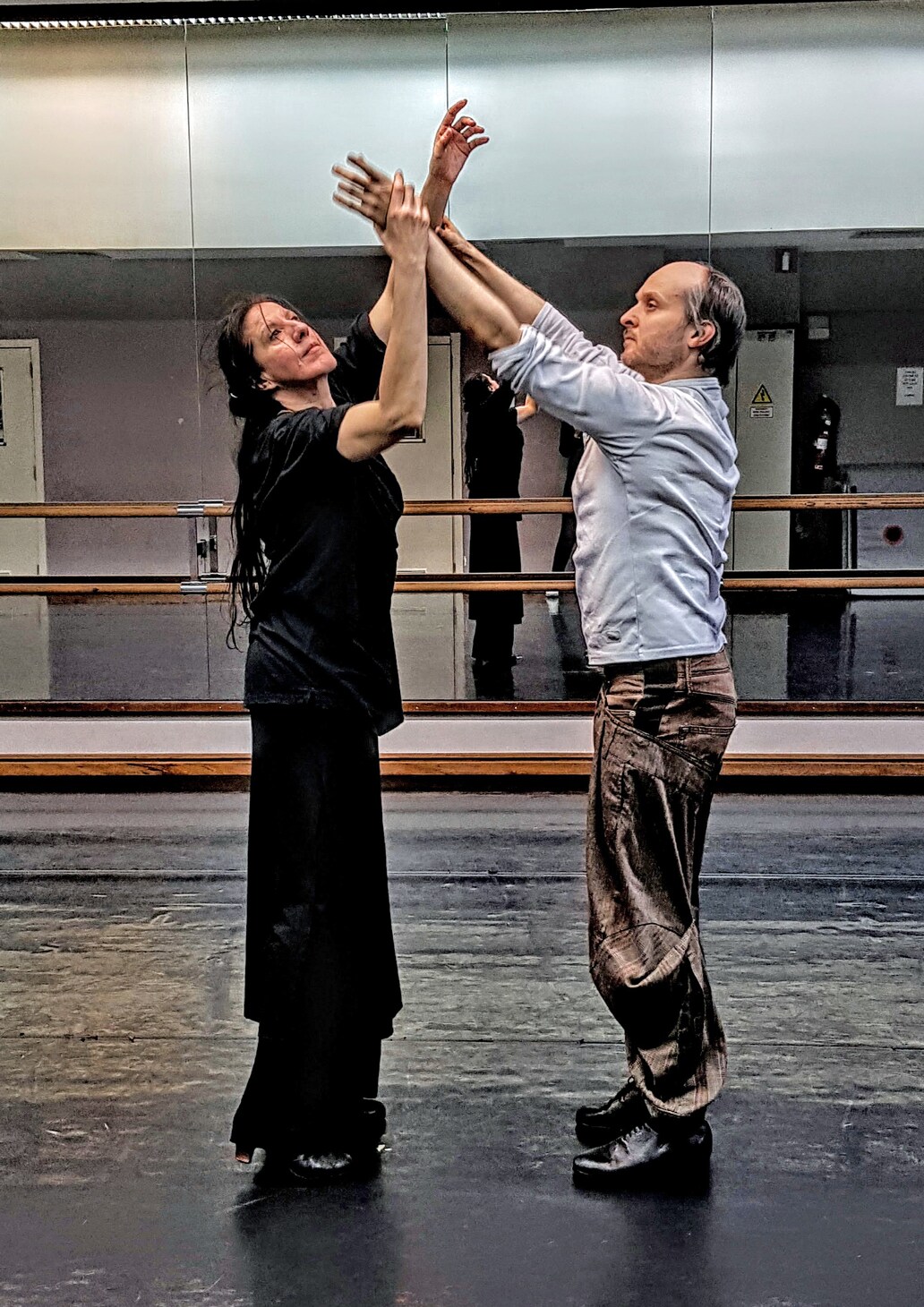 フラメンコ×現代舞踊「DUNAS」いよいよ開幕、ラルビ「全身全霊をかけて踊りたい」