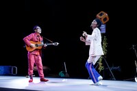 「近藤良平（コンドルズ）×永積崇（ハナレグミ）『great journey 2nd』」より。（撮影：菅原康太）