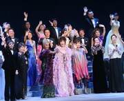 2017年の「パリ祭」フィナーレの様子。