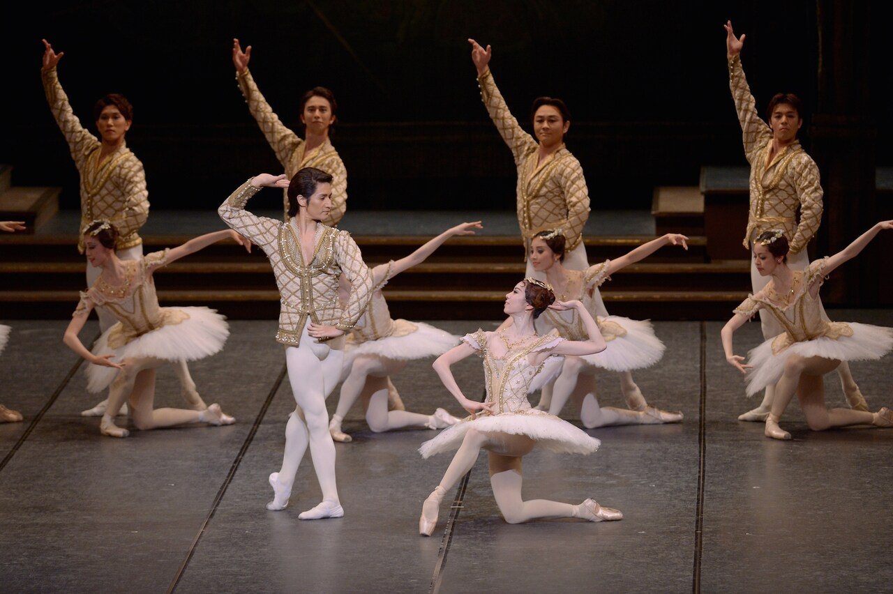 B.リングウッドの美術・装置・衣装にも注目、牧阿佐美バレヱ団「ライモンダ」