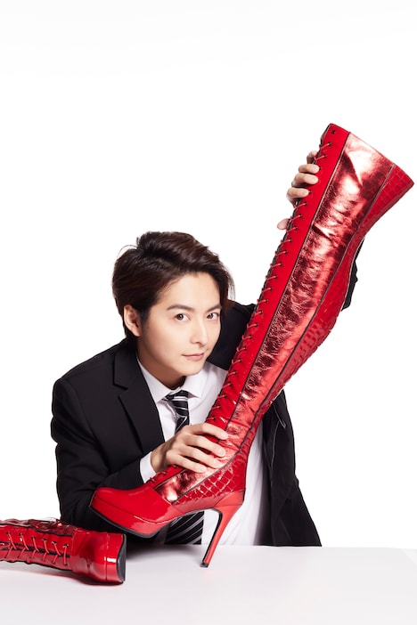 小池徹平扮するチャーリー・プライス。