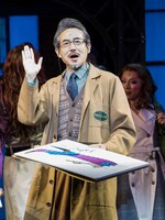 2016年に上演されたブロードウェイミュージカル「キンキーブーツ」より、ひのあらた扮するジョージ。