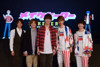「メイクヒーロー DMM VR THEATER Version」囲み取材より、左から北川尚弥、安達勇人、中村優一、CUBERSのTAKA、CUBERSの末吉9太郎。