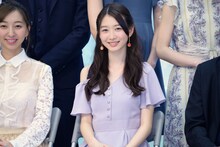 岡本夏美（中央）