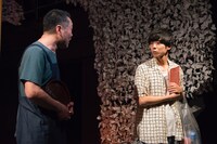 猫のホテル「秘境温泉名優ストリップ」ゲネプロより。（撮影：青木祐輔）