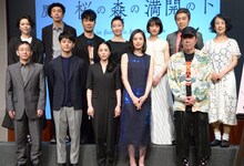 NODA・MAP 第22回公演「贋作 桜の森の満開の下」制作発表記者会見の様子。