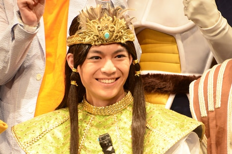 溝口琢矢（中央）