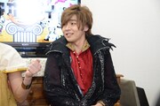 アポロン役の安達勇人。