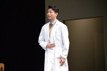 矢崎広演じるレイ・ゴスリング。