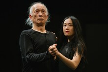 伊藤郁女「Je danse parce que je me mefie des mots / 私は言葉を信じないので踊る」ビジュアル（Photo:Gregory Batardon）
