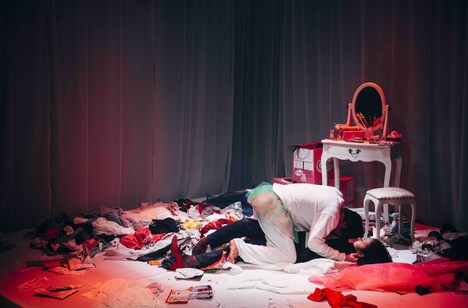 青年団リンク キュイ「きれいごと、なきごと、ねごと、」より。（撮影：大橋絵莉花）