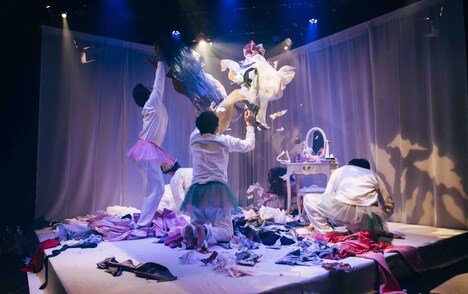 青年団リンク キュイ「きれいごと、なきごと、ねごと、」より。（撮影：大橋絵莉花）