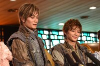 ミュージカル「1789 -バスティーユの恋人たち-」初日前会見より、左から加藤和樹、小池徹平。
