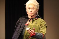 「雷神とリーマン」より。ミンス演じる雷遊。(c)舞台「雷神とリーマン」実行委員会