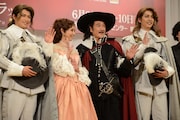 「シラノ・ド・ベルジュラック」製作発表記者会見より、左から白洲迅、黒木瞳、吉田鋼太郎、大野拓朗。