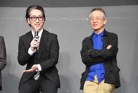 左から中村七之助、串田和美。