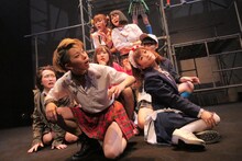 劇団アカズノマ旗揚げ公演「露出狂」の様子。（撮影：堀川高志 / kutowans studio）