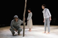 文学座4月アトリエの会 ドイツ現代演劇「最後の炎」より。（撮影：宮川舞子）