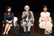 左から井上麻矢代表、山田洋次、伊勢佳世。