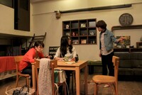 iaku「人の気も知らないで」より。（撮影：西泰幸）