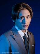 松本岳扮する波多野。