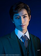 奥谷知弘扮する田崎。