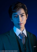 奥谷知弘扮する田崎。