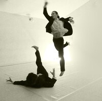 「暁ニ告グ」初演より。（photo:ONODA KEIKO）