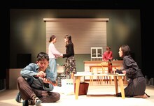 モダンスイマーズ「嗚呼いま、だから愛。」より。（撮影：金子裕美）